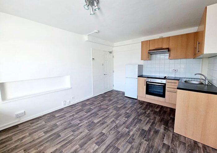 2 Bedroom Flat To Rent In Tunworth Crescent, London, SW15