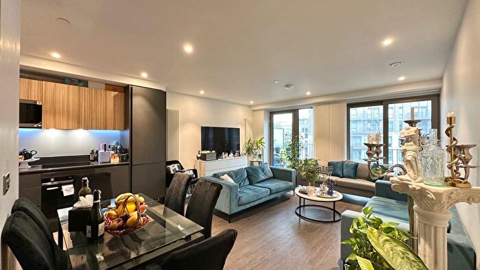 3 Bedroom Flat For Sale In Royal Docks West, Western Gateway, London, E16