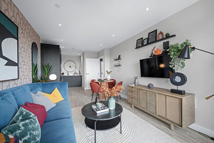 1 Bedroom Flat For Sale In Unit Kew Bridge Rise, Brentford, TW8