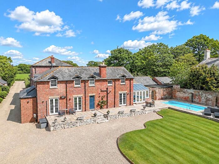 4 Bedroom Coach House For Sale In Angel Lane, New Milton, BH25