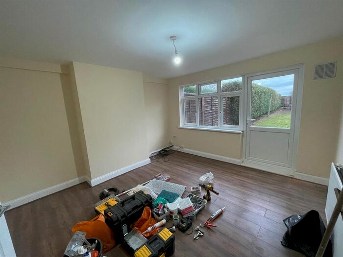 4 Bedroom Semi-Detached House To Rent In Church Street, London N9