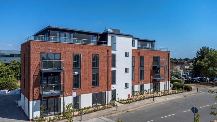 2 Bedroom Flat To Rent In Vanwall Road, Maidenhead, Berkshire, SL6