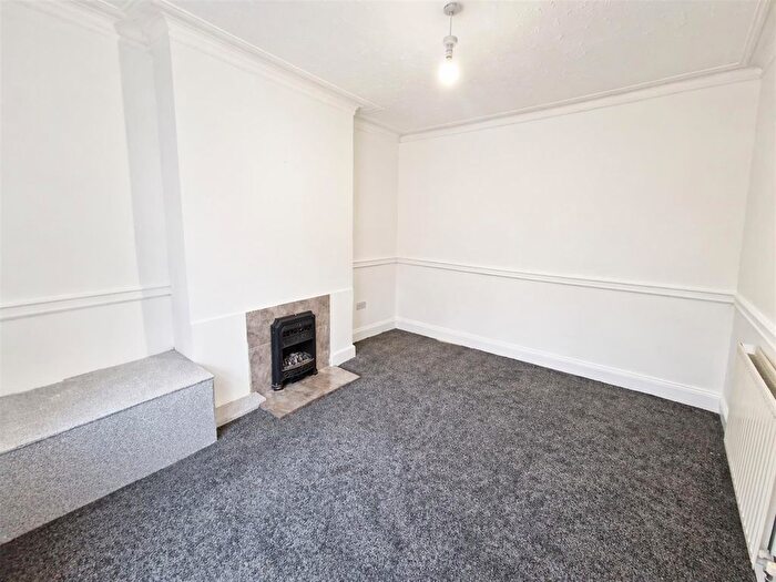 4 Bedroom End Of Terrace House To Rent In Moorfield Street, Armley, Leeds, LS12