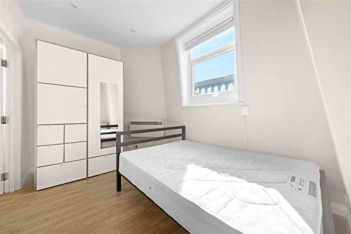 1 Bedroom Flat To Rent In Castletown Road, West Kensington, W14