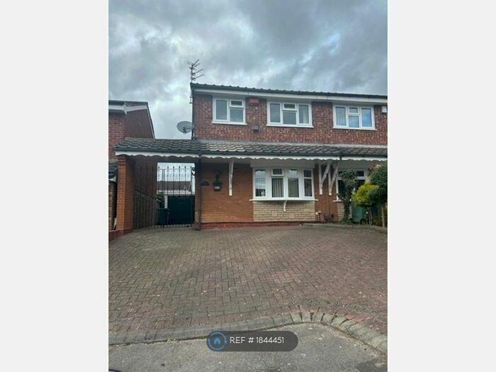 3 Bedroom Semi-Detached House To Rent In Western Close, Walsall, WS2