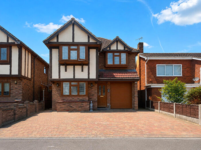 4 Bedroom Detached House For Sale In Hilltop Avenue, Hullbridge, SS5