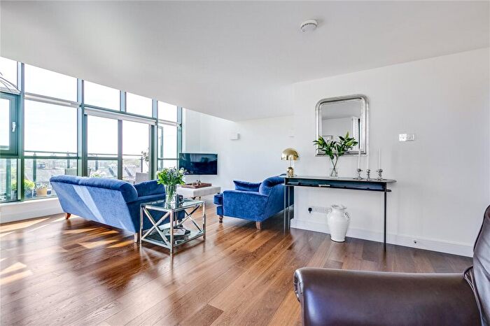 2 Bedroom Flat To Rent In Brasenose Drive, Barnes, SW13
