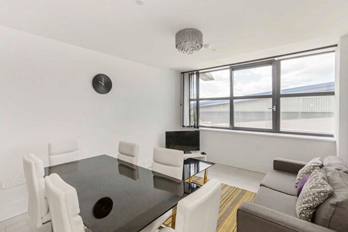 2 Bedroom Flat To Rent In West Gate, London, W5