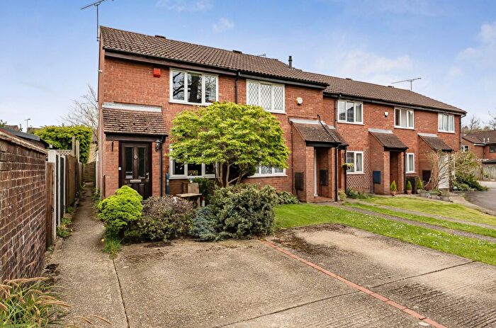 2 Bedroom End Of Terrace House For Sale In Radnor Road, Bracknell, Berkshire, RG12