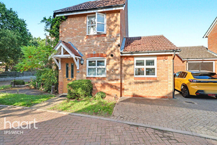 3 Bedroom Semi-Detached House For Sale In Spitfire Close, Ipswich, IP3