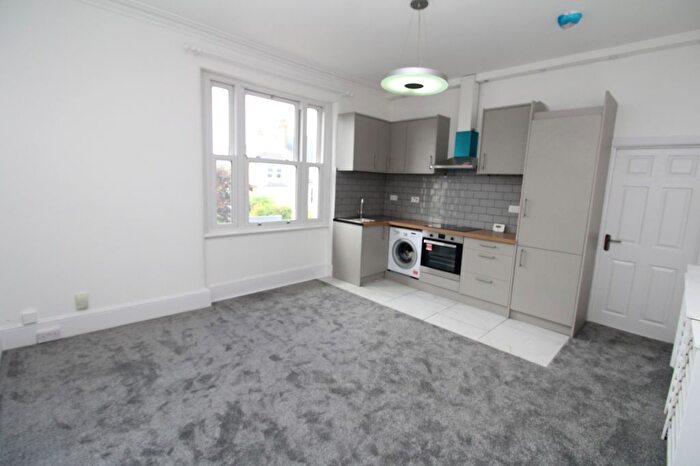 2 Bedroom Flat To Rent In Thornsett Road, London, SE20
