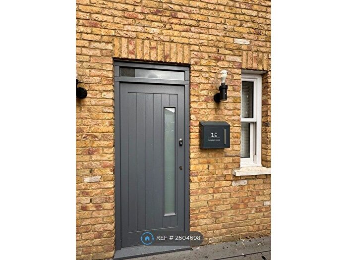 2 Bedroom Flat To Rent In London, London, SW18