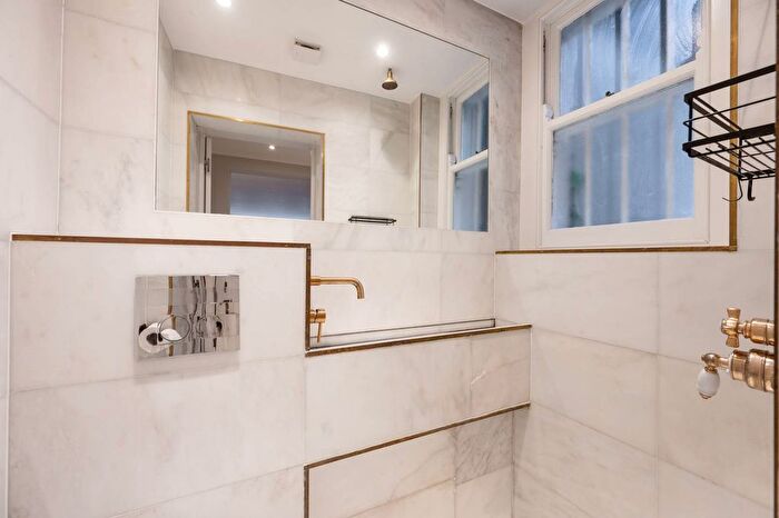 3 Bedroom Flat To Rent In Strathmore Gardens, Kensington, London, W8
