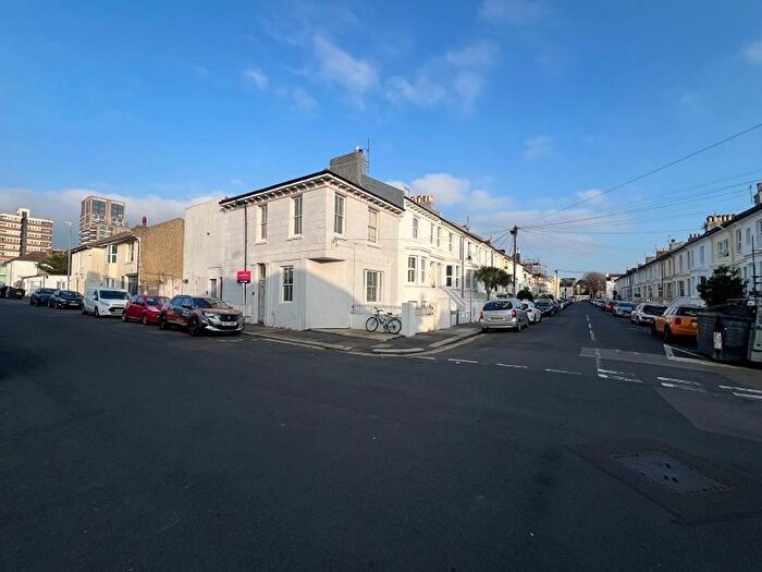 2 Bedroom Flat To Rent In Goldstone Street, Hove, Rj., BN3