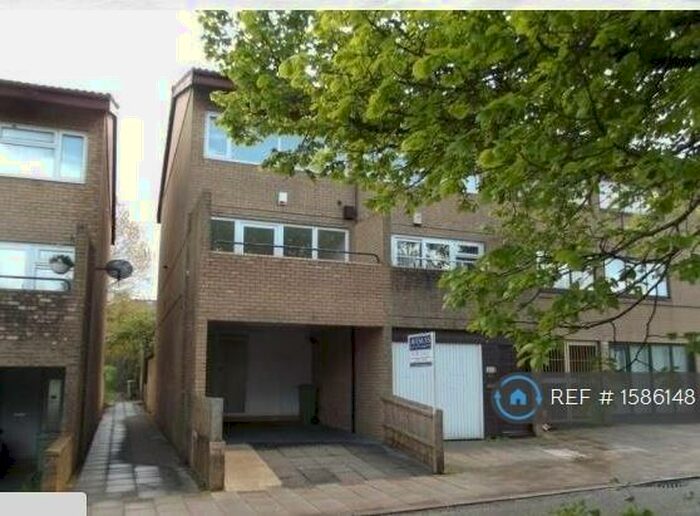 4 Bedroom End Of Terrace House To Rent In Bramble Avenue, Milton Keynes, MK14