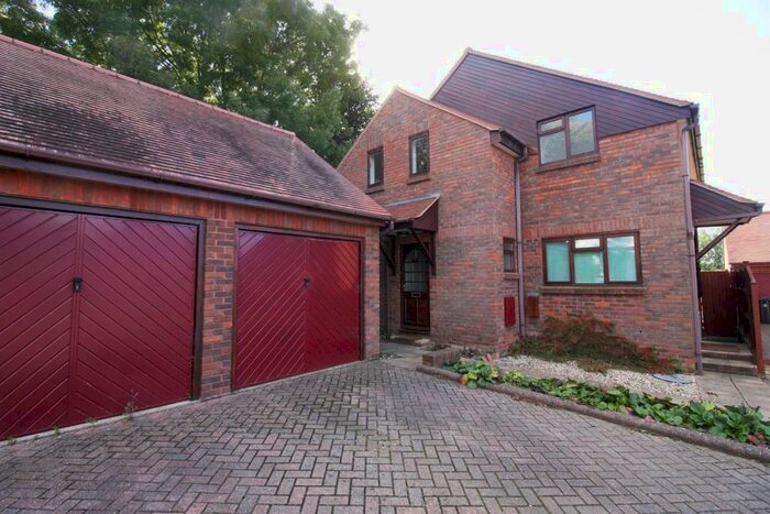 3 Bedroom Detached House To Rent In Paddock Close - Sixpenny Handley, SP5