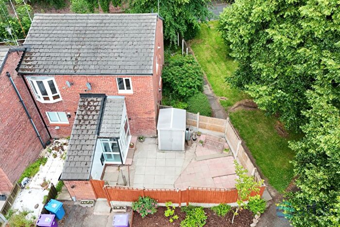 2 Bedroom Maisonette For Sale In Cavell Close, Woolton, L25