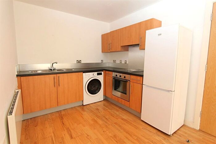 1 Bedroom Flat To Rent In Waterloo Apartments, Leeds, LS10