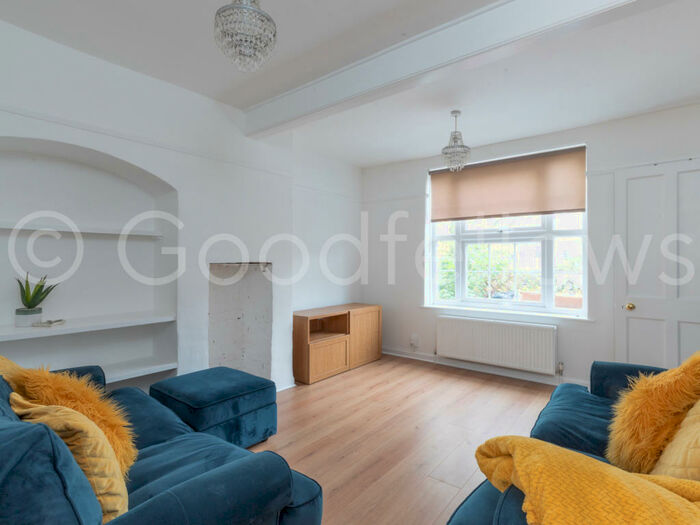 2 Bedroom End Of Terrace House To Rent In Farm Road, Morden, SM4