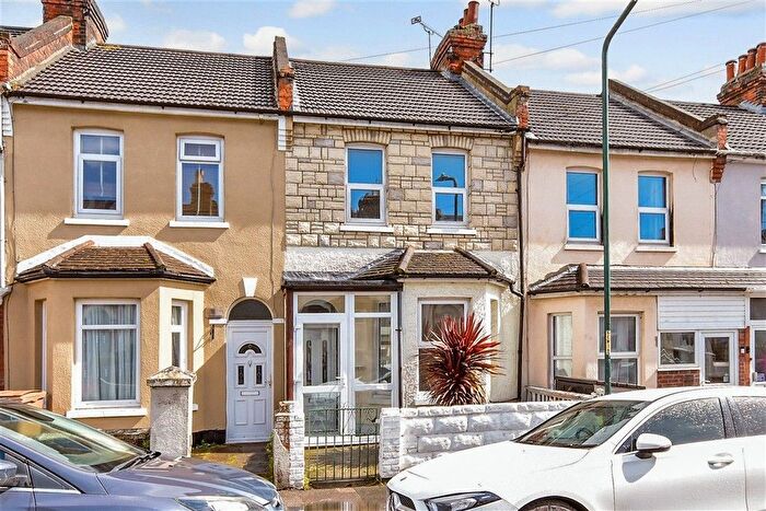 3 Bedroom Terraced House For Sale In Gordon Road, Strood, Rochester, Kent, ME2