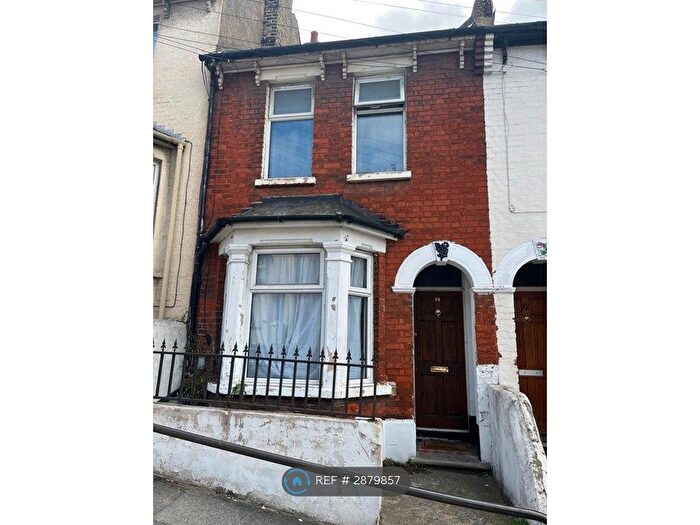 3 Bedroom Terraced House To Rent In Institute Road, Chatham, ME4