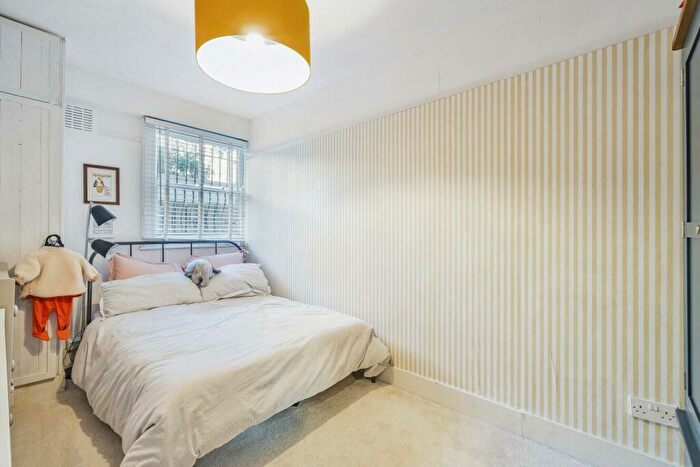 2 Bedroom Flat For Sale In Gipsy Hill, Crystal Palace, SE19