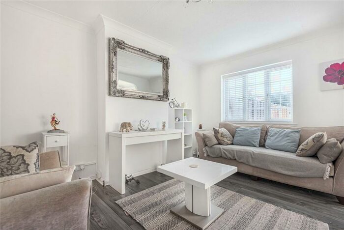 3 Bedroom End Of Terrace House To Rent In Alexandra Road, Windsor, Berkshire, SL4