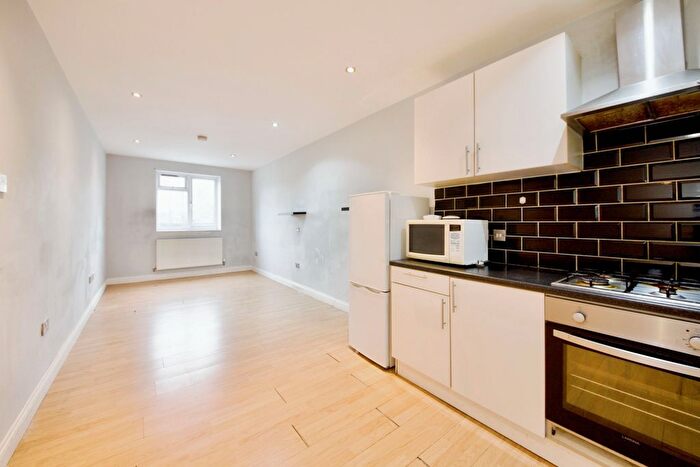 Studio To Rent In High Road, Tottenham, London, N17