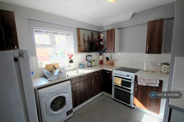 1 Bedroom Flat To Rent In Bastable Avenue, Barking, IG11