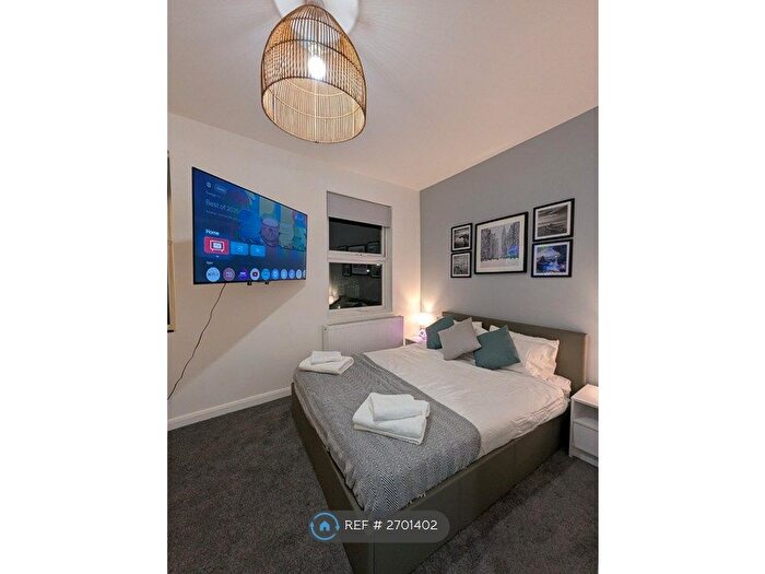 2 Bedroom Flat To Rent In Askew Road, London, W12