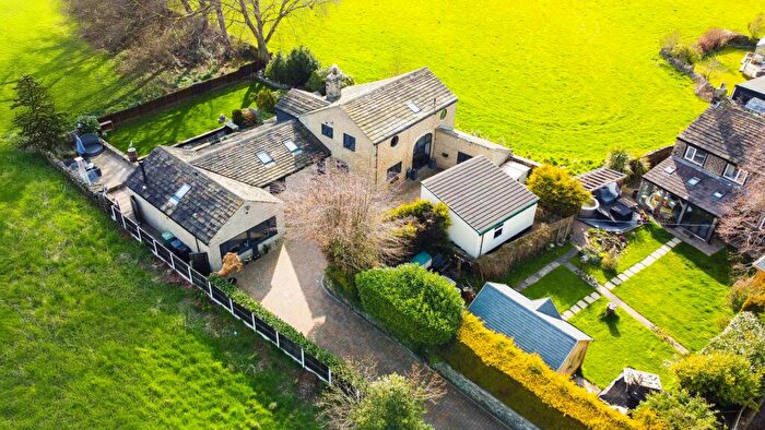 7 Bedroom Barn Conversion For Sale In Cross Lane, Stocksmoor, HD4