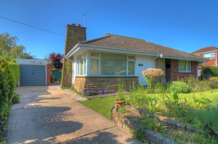 2 Bedroom Detached Bungalow For Sale In Cadney Road, Howsham, LN7