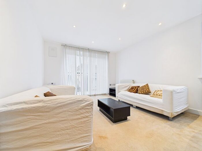 2 Bedroom Flat To Rent In Newport Avenue, London, E14