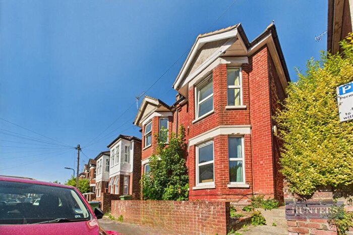 4 Bedroom Semi-Detached House To Rent In Burlington Road Southampton, Hampshire, SO15