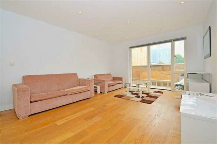 3 Bedroom Apartment To Rent In Heneage Street, London, E1