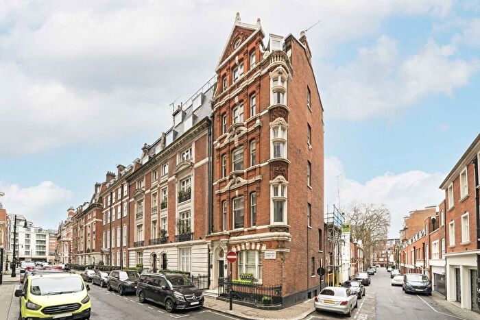 3 Bedroom Flat To Rent In Dunraven Street, Mayfair, W1K
