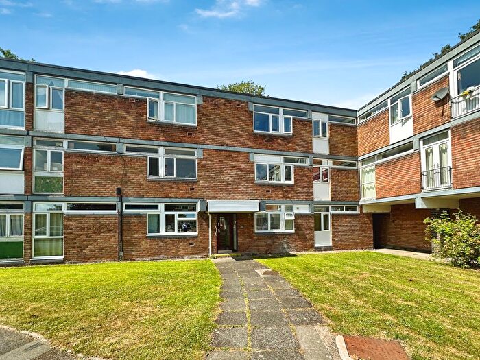 2 Bedroom Flat For Sale In Newbridge Crescent, Wolverhampton, WV6