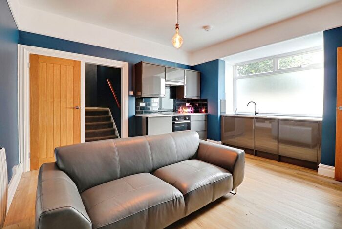 1 Bedroom Flat To Rent In Station Road, Westcliff-On-Sea, SS0