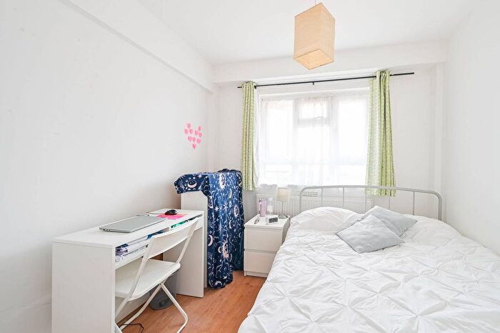 4 Bedroom Flat For Sale In King Square, Finsbury, London, EC1V