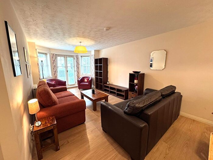 2 Bedroom Flat To Rent In Huntingdon Place, City Centre, EH7