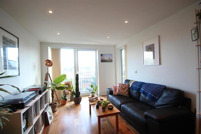 1 Bedroom Flat To Rent In Grand Canal Apartments, De Beauvoir Crescent, Islington, N1
