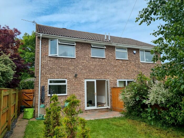 3 Bedroom Semi-Detached House To Rent In Shaftesbury Close, Nailsea, Bristol, BS48