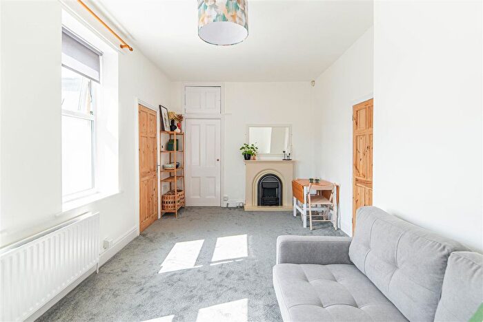 2 Bedroom Flat To Rent In King John Terrace, Heaton, Newcastle Upon Tyne, NE6