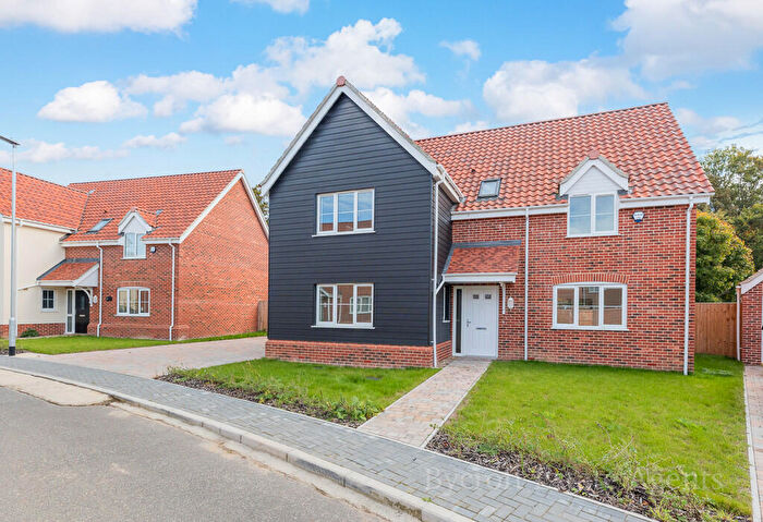 4 Bedroom Detached House For Sale In Pheasant Drive, Blundeston, Lowestoft, NR32