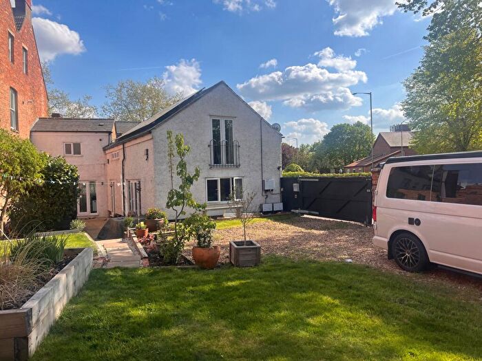 4 Bedroom Link Detached House For Sale In High Street, Newport Pagnell, MK16