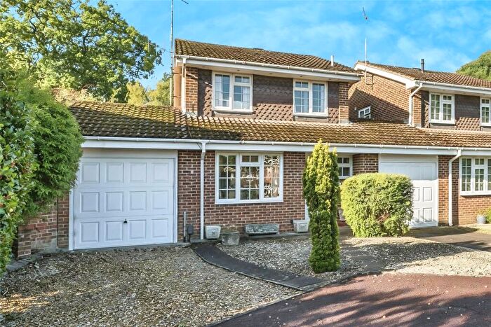 3 Bedroom Link Detached House For Sale In Woosehill Lane, Wokingham, Berkshire, RG41
