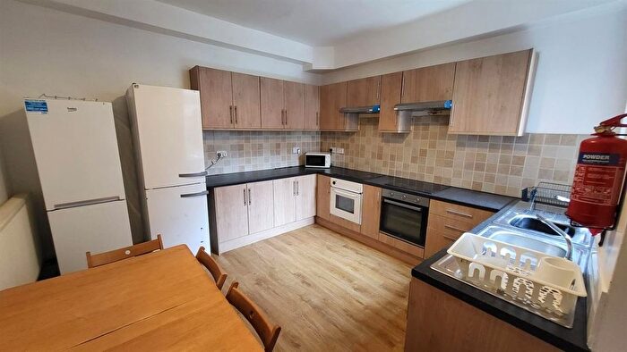 8 Bedroom Semi-Detached House To Rent In Scarsdale Road, Manchester, M14