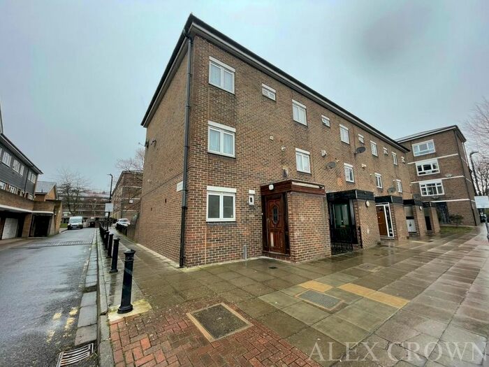 6 Bedroom Terraced House To Rent In Corporation Street, London, N7