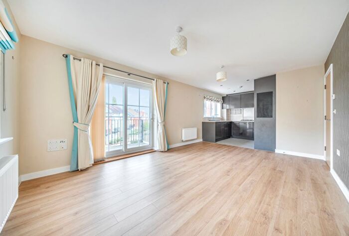 2 Bedroom Flat For Sale In Eden Road, Dunton Green, Sevenoaks, Kent, TN14