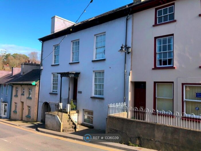 1 Bedroom Flat To Rent In Bronafon, Newcastle Emlyn, SA38